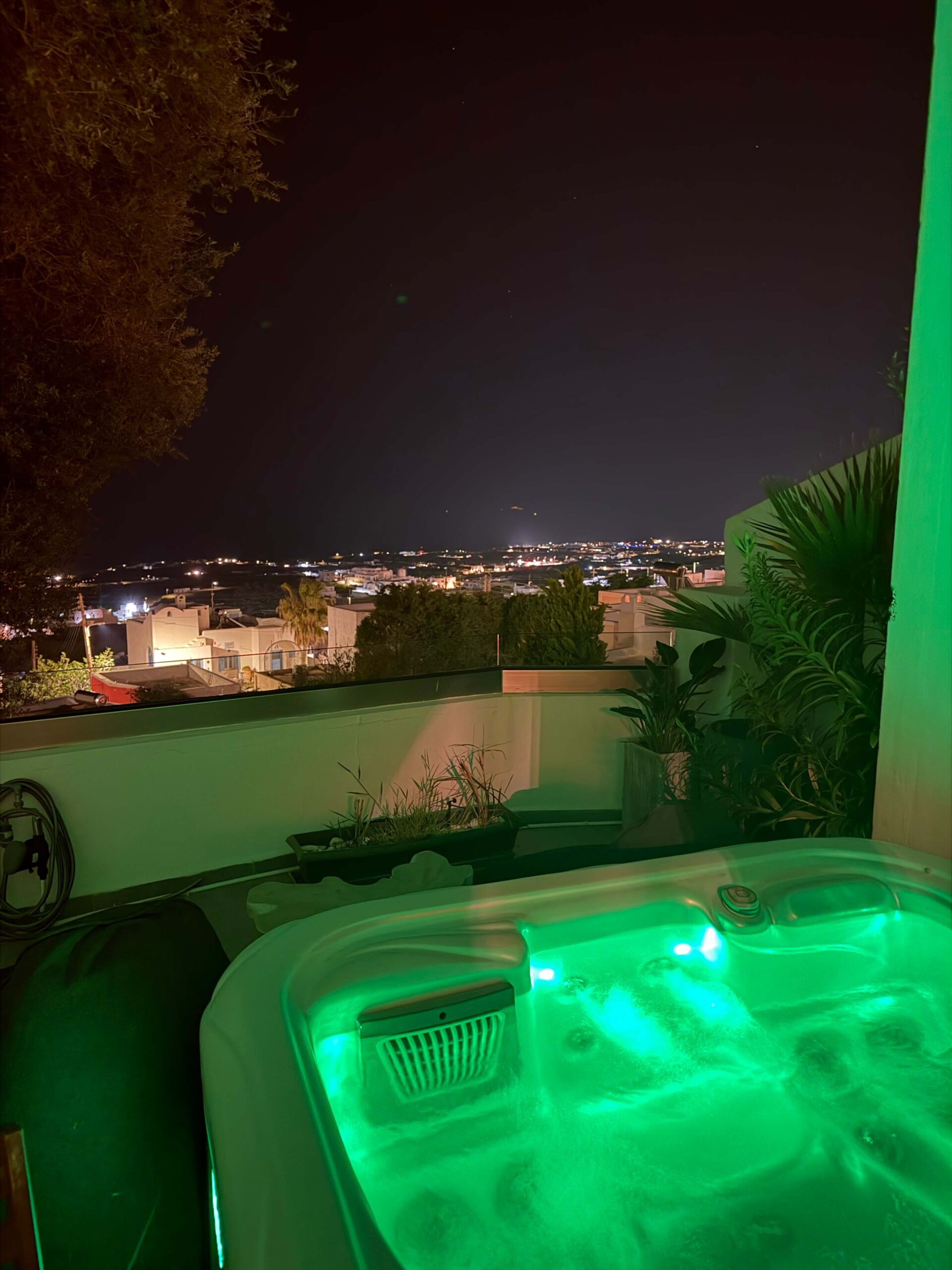 Fira jacuzzi room
