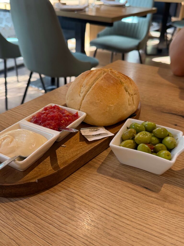 bread, tomato, aioli